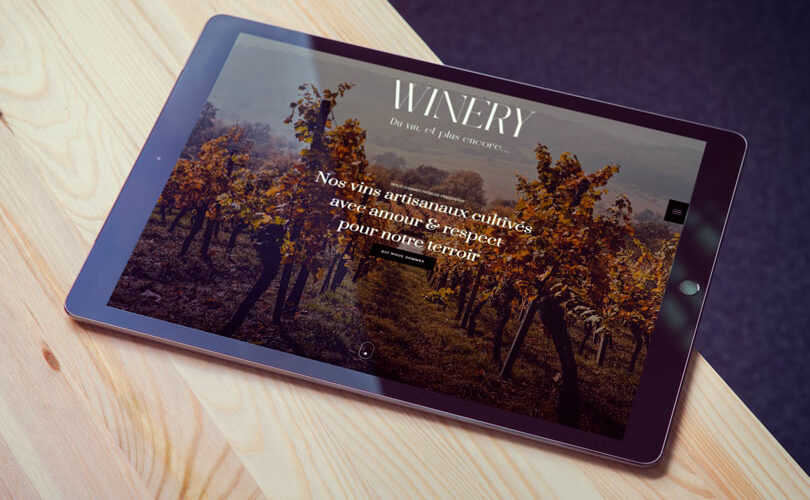 Présentation du site web du domaine viticole Winery sur une tablette.